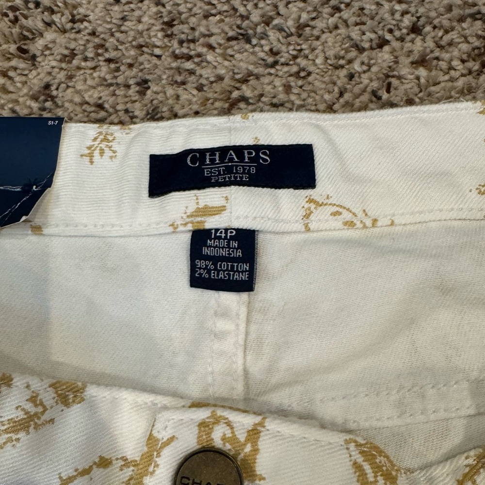 Chaps beige and gold capris size 14P - Picture 3 of 6